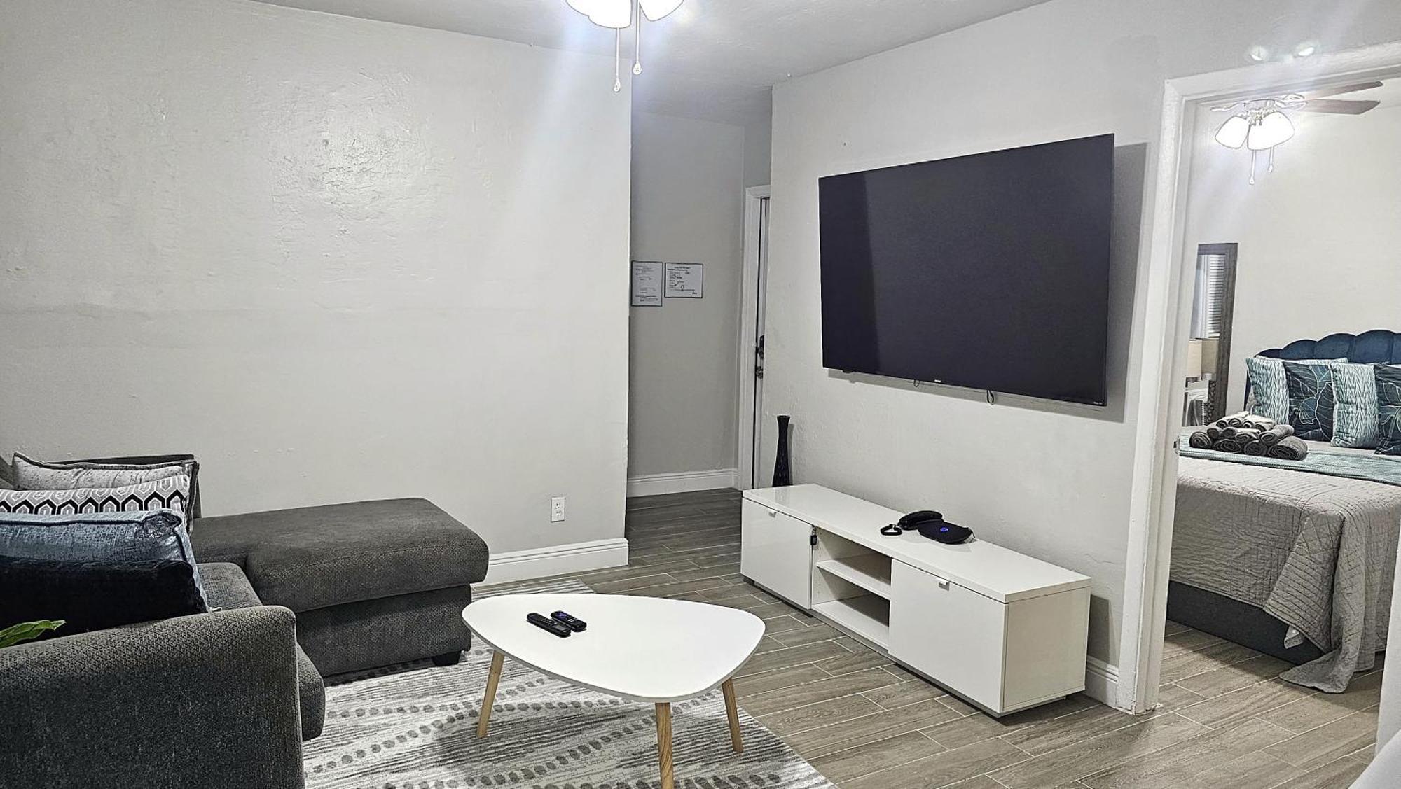 Big Tv Apartment 5 Miles From Hard Rock Casino Голливуд Экстерьер фото